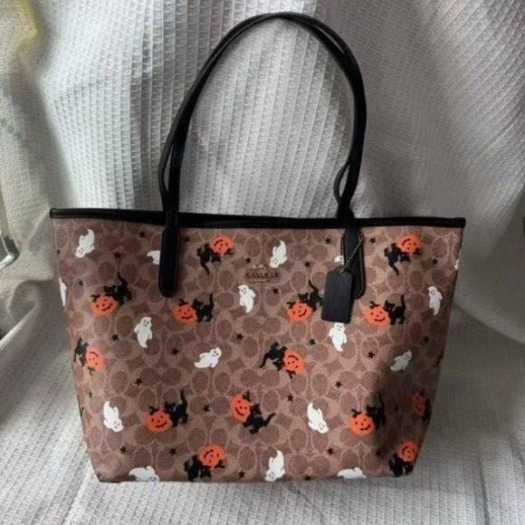 Coach Tote In Signature Canvas With Halloween Graphic Bag Purse - Picture 2 of 9